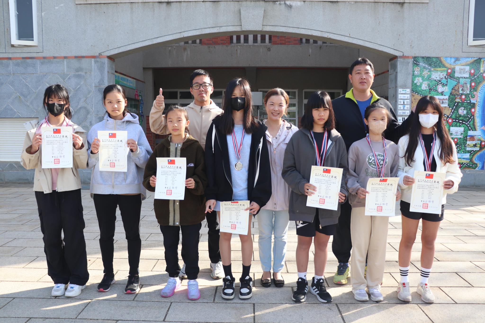 榮獲<br><br>【六年級女生組】<br>蔡紫榆：60公尺第六名、100公尺第五名、200公尺第五名<br>吳恩彤：100公尺第七名<br>吳芸羽：60公尺第八名<br>關于淇：跳遠第二名<br>吳芮希：跳高第四名<br>呂意翎：鉛球第六名<br>4*100公尺接力第二名：吳恩彤/吳芸羽/關于淇/蔡紫榆<br>4*200公尺接力第二名：吳恩彤/吳芸羽/翁詩晴/蔡紫榆<br>