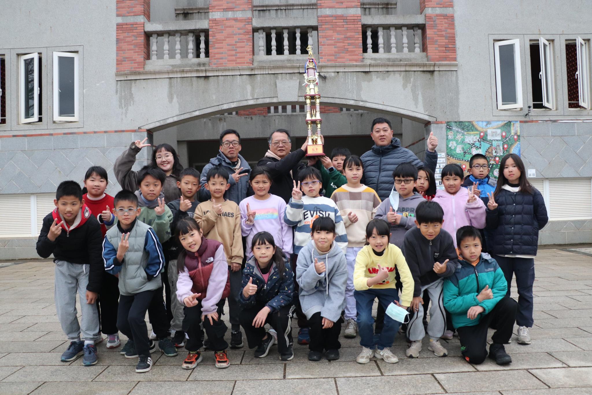 榮獲<br> <br>四年級組 冠軍